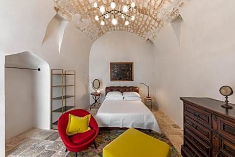 Deluxe Suite with Spa Bath