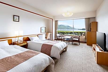 Standard Twin Room with Sea View