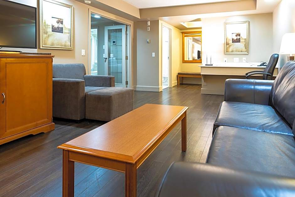 Royal Hotel West Edmonton, Trademark Collection by Wyndham