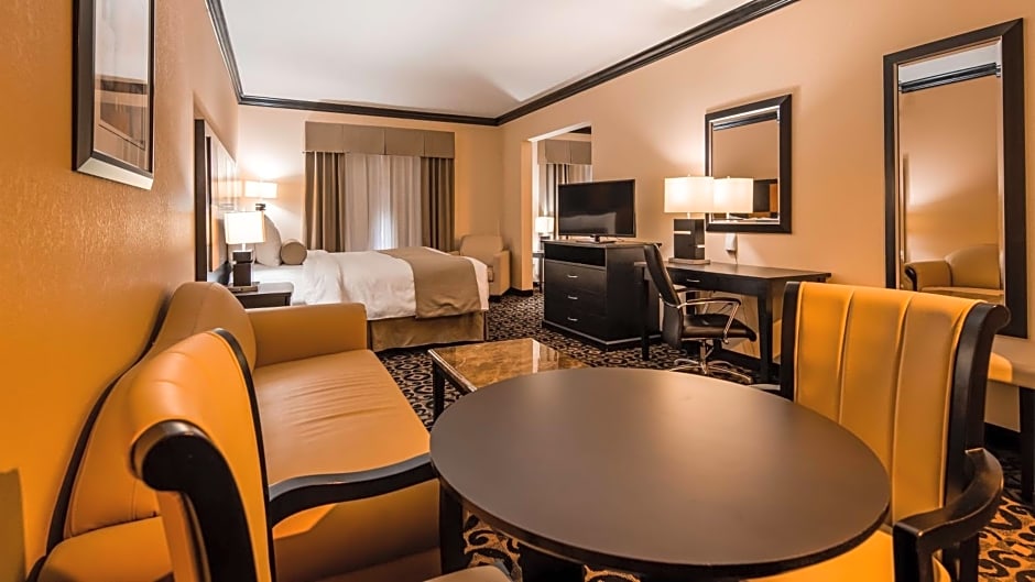 Best Western Plus Airport Inn & Suites