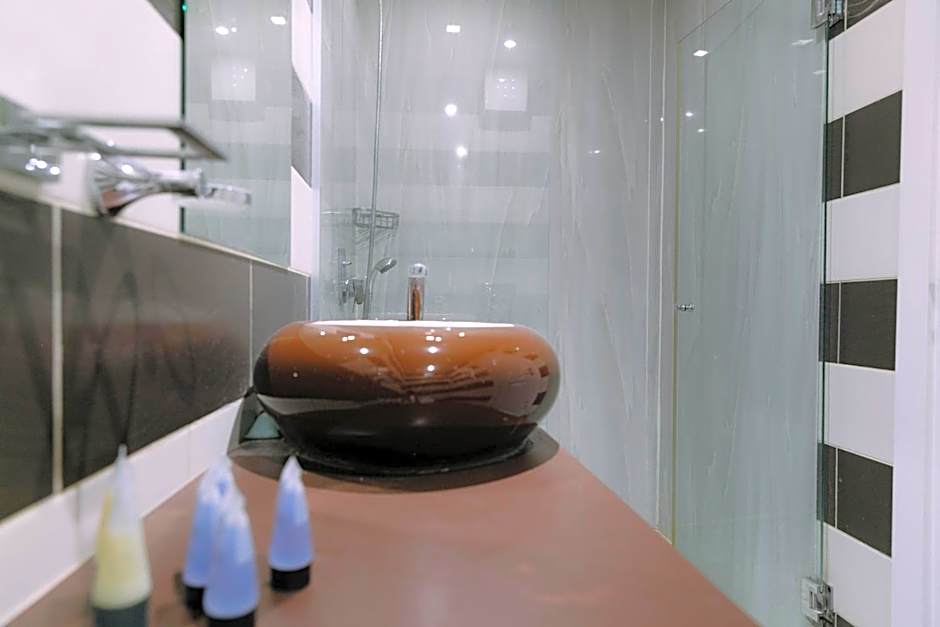 Rich Luxury Suites - Renovated