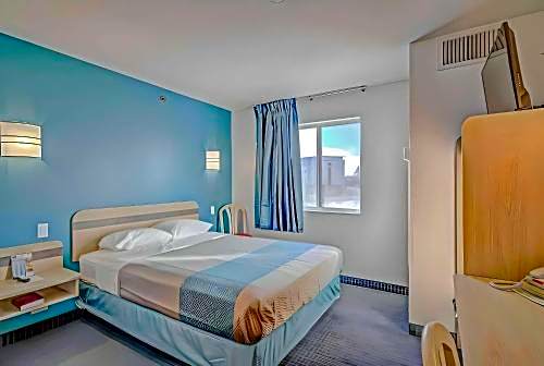 Econo Lodge Menomonie I-94