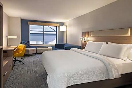 Standard King Room with Roll-in Shower - Mobility Accessible