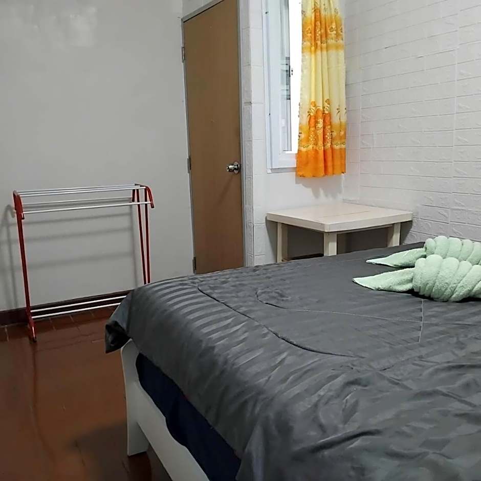 amazing khaosan hostel