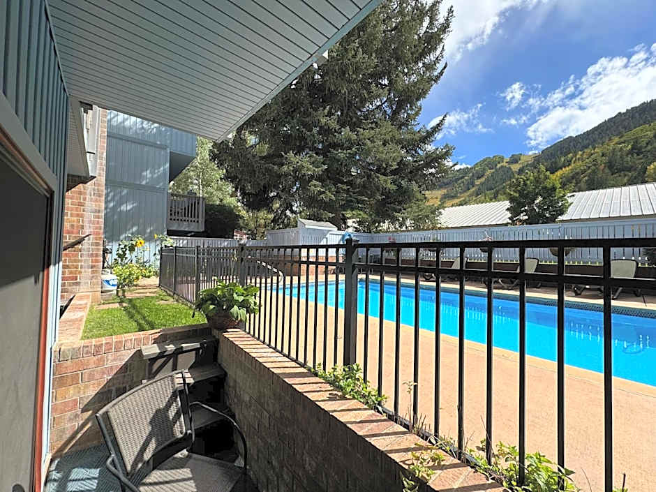 Shadow Mountain Lodge