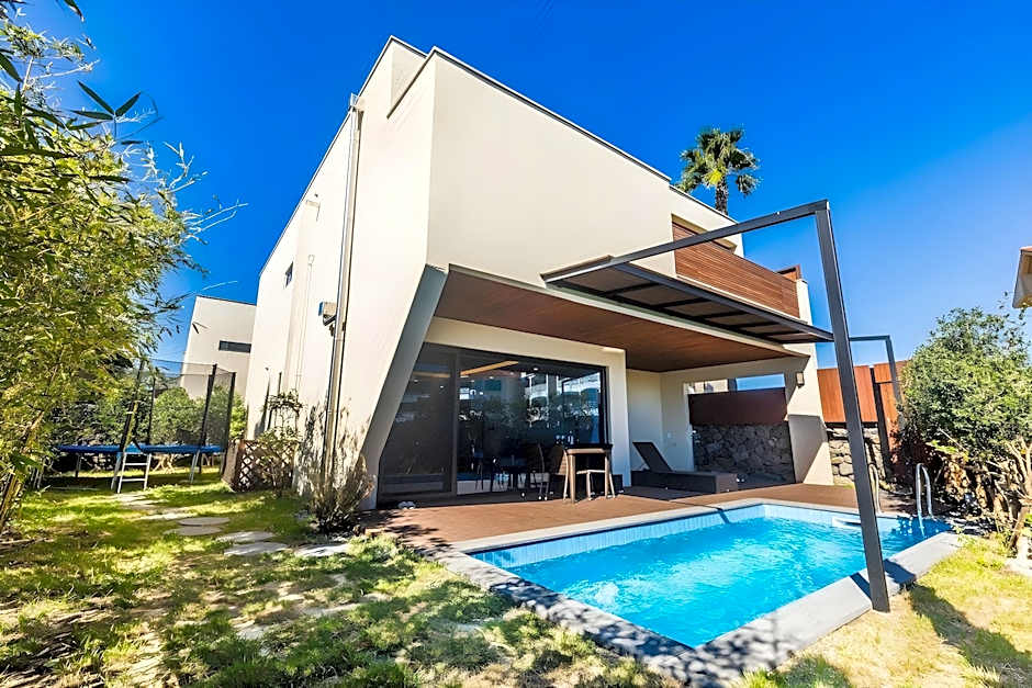 Arts Spa and Pool Villa