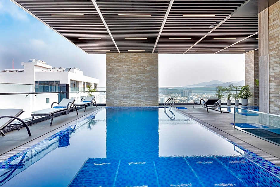 EMERALD BAY HOTEL & SPA