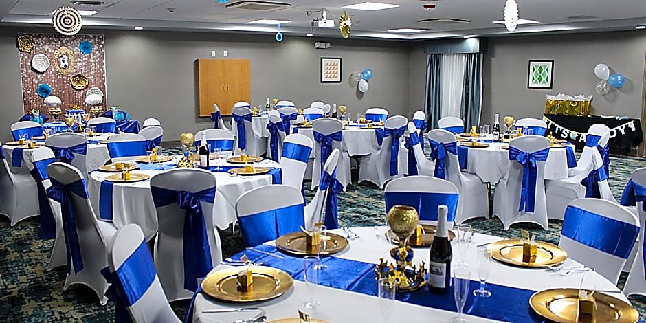 Holiday Inn Express & Suites Shawnee-Kansas City West By IHG