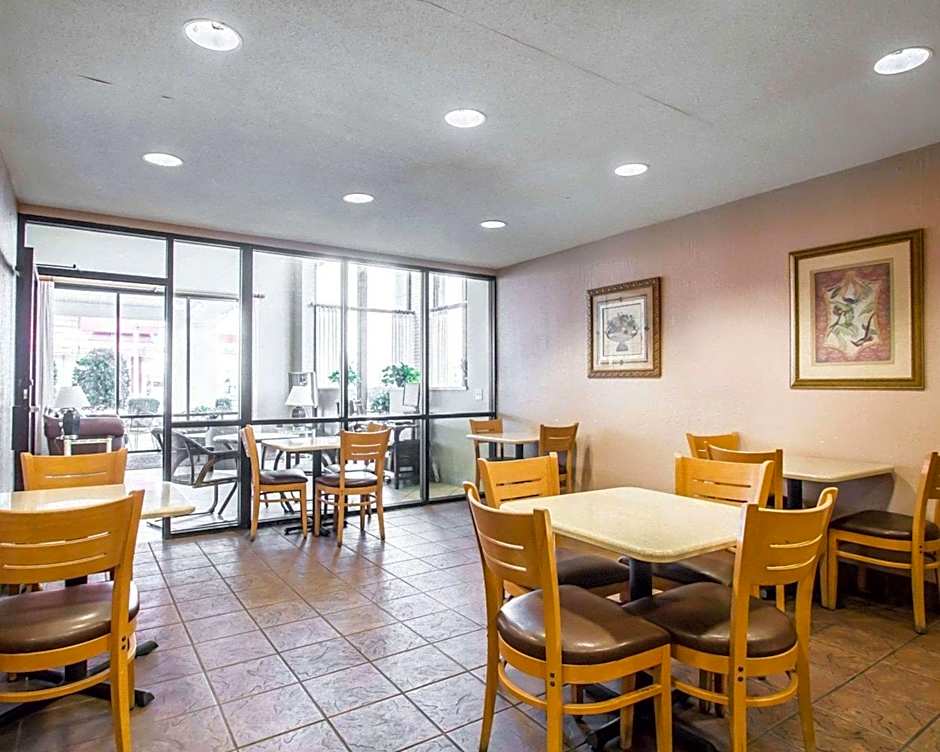 Econo Lodge Springfield I-44