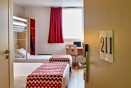 Quadruple 1 Double Bed 2 Single Beds