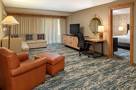 1 King Hospitality Suite