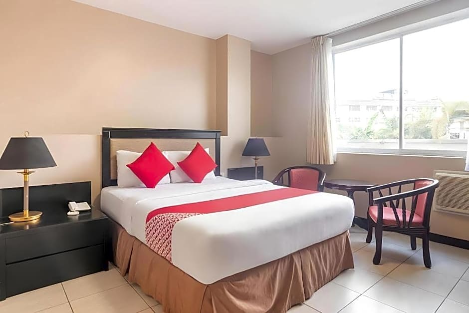 OYO 187 The Maxwell Hotel