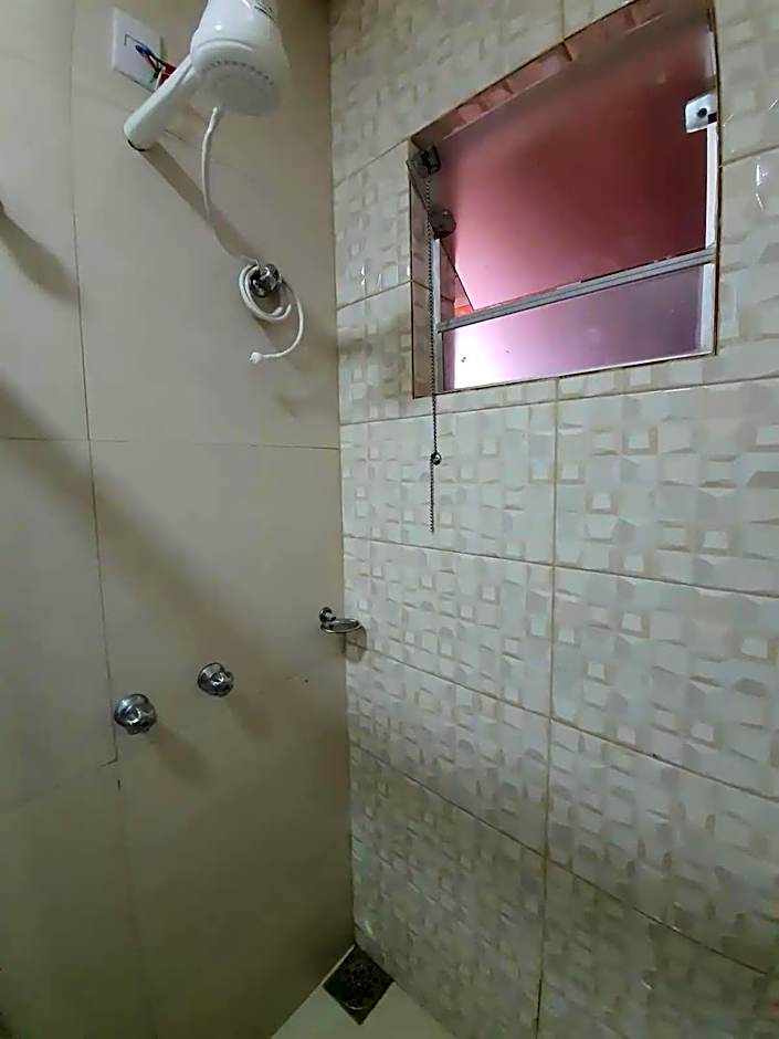 Suíte para 5 Pessoas com Ar e Próxima ao Centro