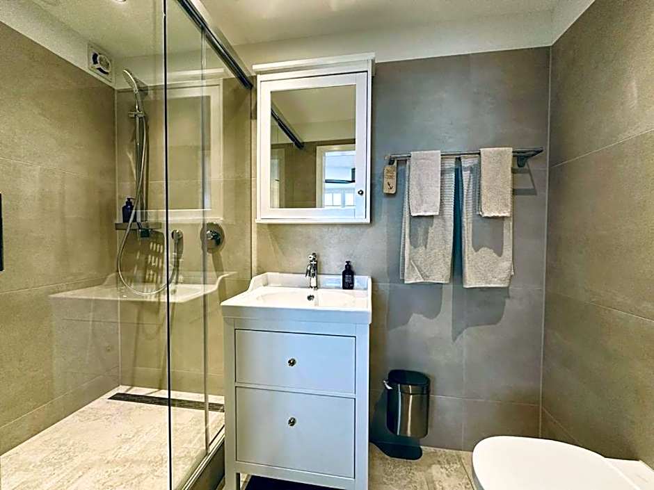 Boutique Hotel Niesenblick - direkt am Thunersee gelegen mit SELF CHECK IN & digitaler Rezeption