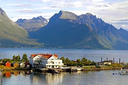 Sunde Fjord Hotel, free and easy parking