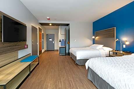 Queen Room with Two Queen Beds - Hearing Access