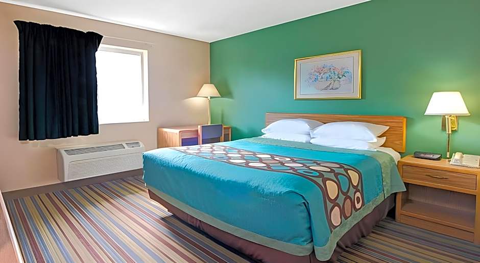 Super 8 by Wyndham Pontoon Beach IL/St. Louis MO Area