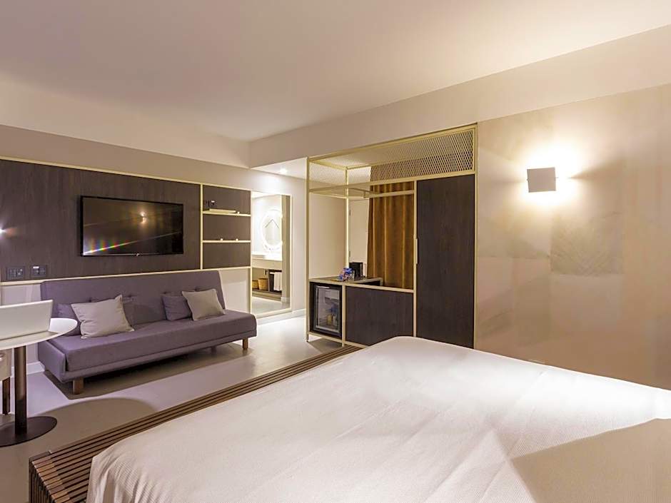 Photo 1 of 7 of Family Luxury 1 King Bed with Sofabed