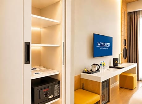 Accessible Corner Room
