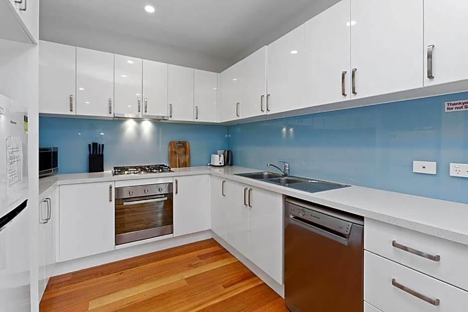 Apollo Bay Seal Apartments