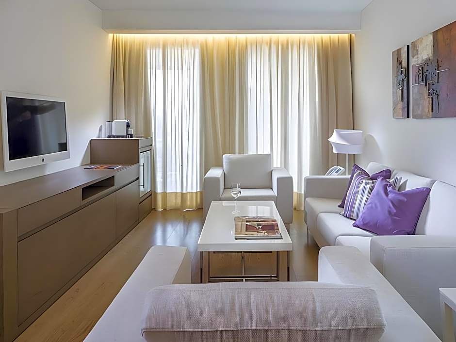 O Monot Luxury Boutique Hotel