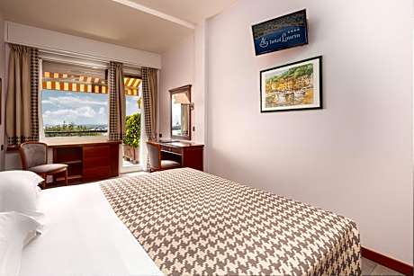 Double or Twin Room with Balcony and Sea View