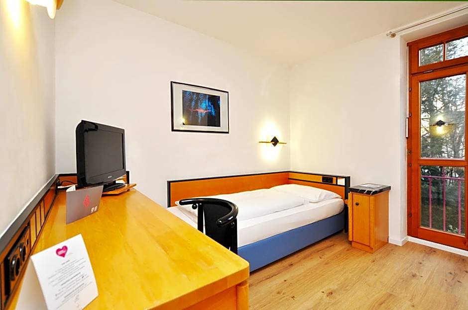 Villa Waldperlach by Blattl