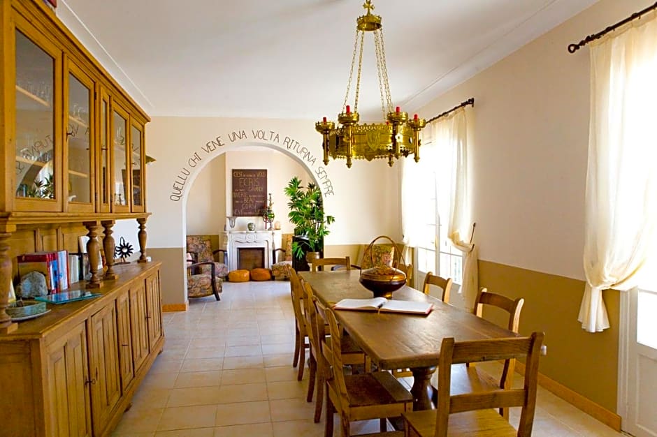 A l'ombre du clocher