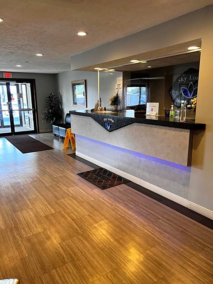 Sky Lodge Inn & Suites - Delavan