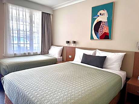 Colonial Terrace Motor Inn