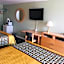Perth Plaza Inn & Suites