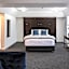 Bay Plaza Hotel