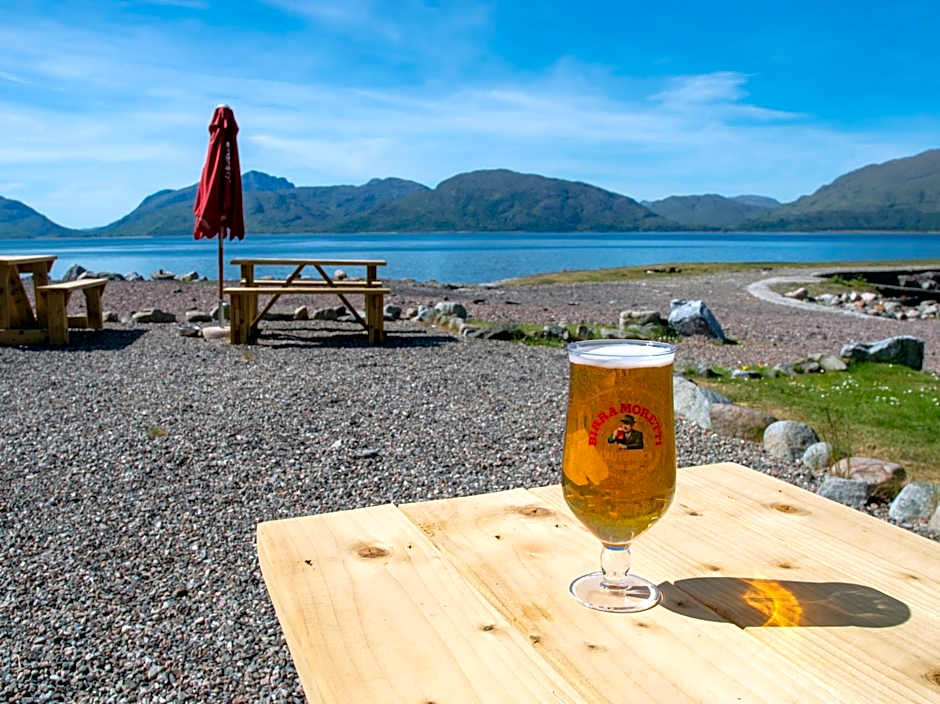 Hollytree Hotel and Swimming pool