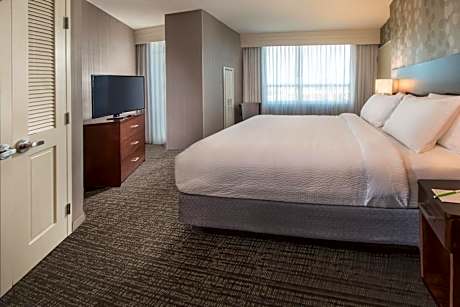 One-Bedroom King Suite with Sofa Bed - Mobility and Hearing Accessible with Roll-in Shower