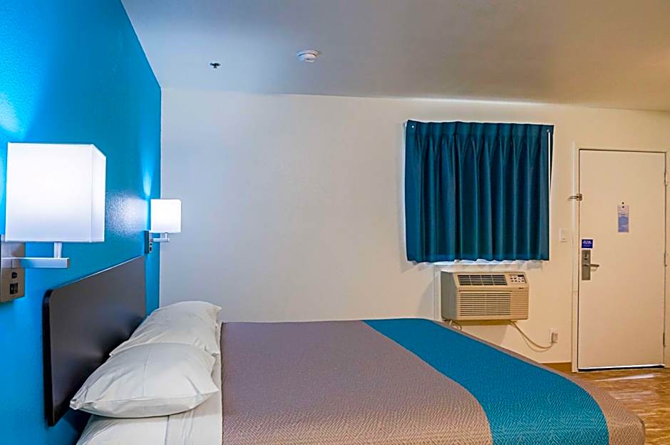 Motel 6-Bay Saint Louis, MS