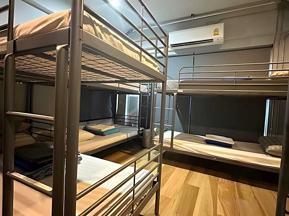 The Chatbox Silom Hostel