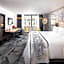 Saint Kate - The Arts Hotel