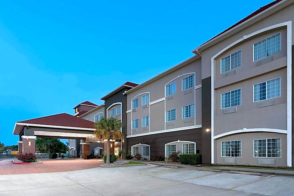 La Quinta Inn & Suites by Wyndham Deer Park