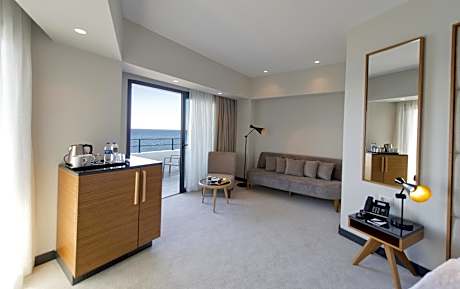 Corner Suite with City View