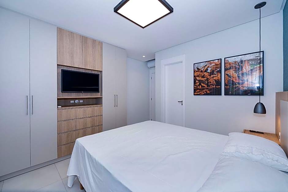 Adra 301 - Apartamento no centro de Bombinhas - Rooftop com piscina e academia - À poucos metros da praia - (Consultar serviços de roupas de cama e banho)