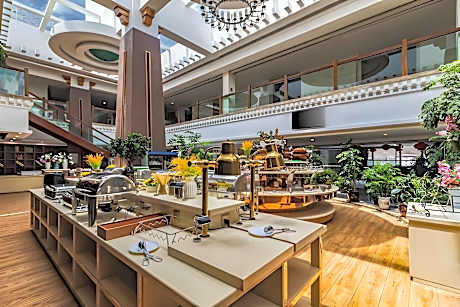 UrCove By Hyatt Shigatse Qiaomulang Zong