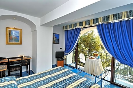 Classic Double Room with Balcony and Sea View