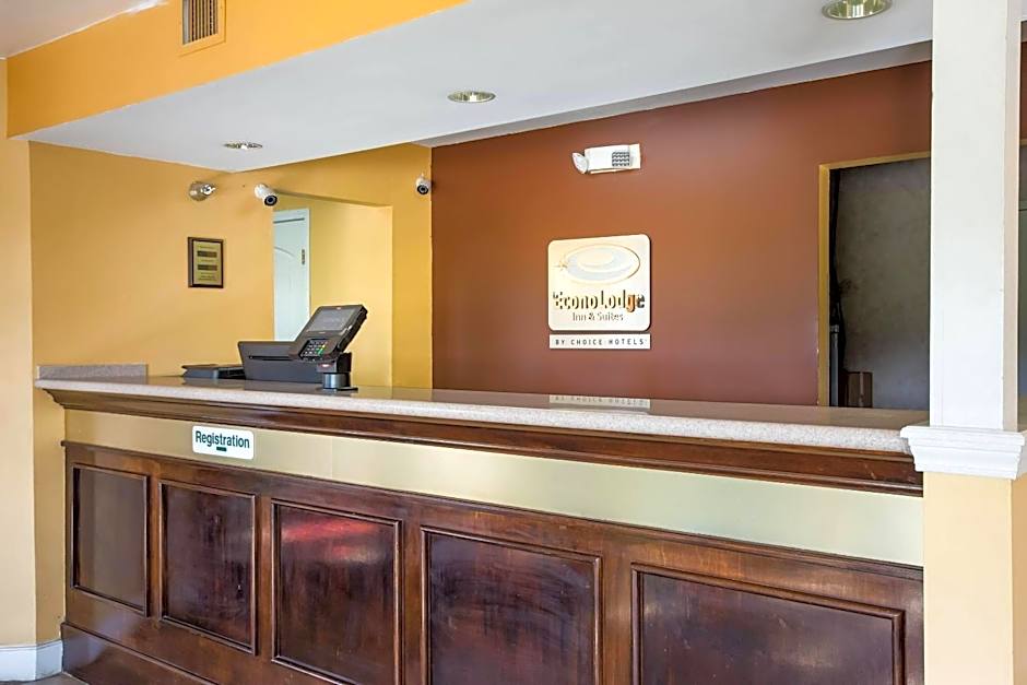 Econo Lodge Inn & Suites I-65