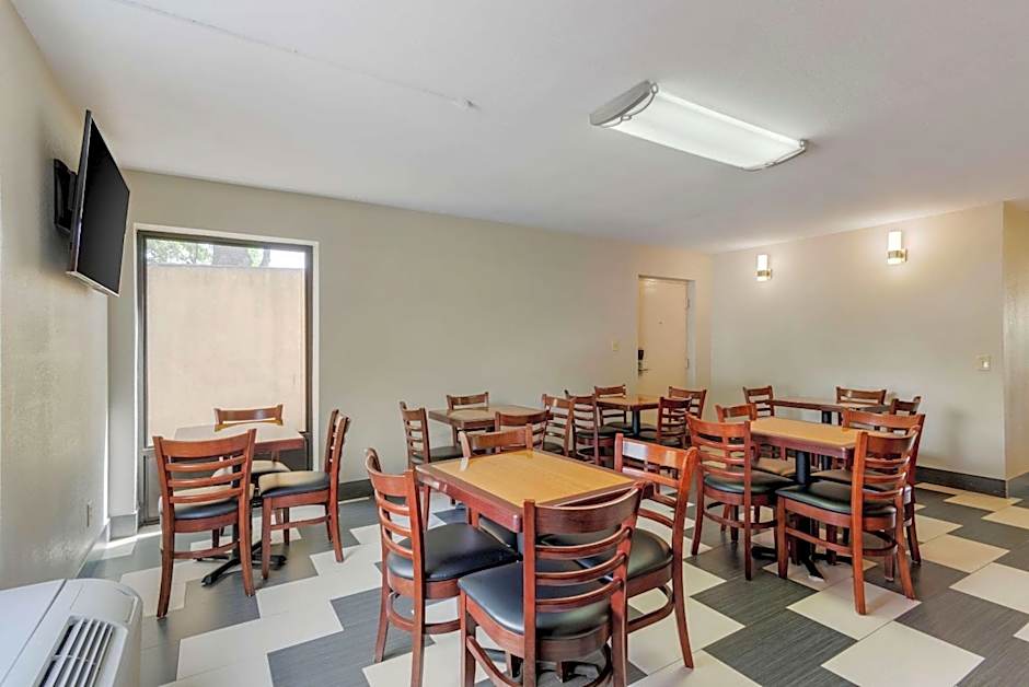 Quality Inn Acworth North