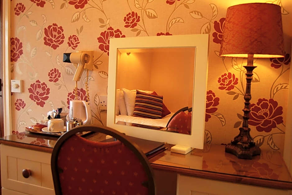 Lion Hotel & Studio Apartments