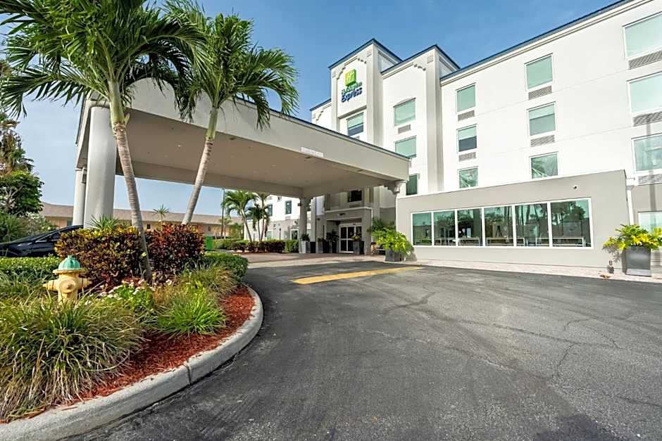 Holiday Inn Express Hotel & Suites Cocoa Beach By IHG