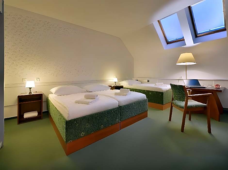 Three Crowns Hotel