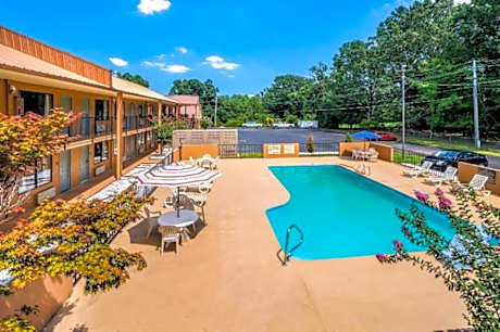 Quality Inn & Suites Corinth West