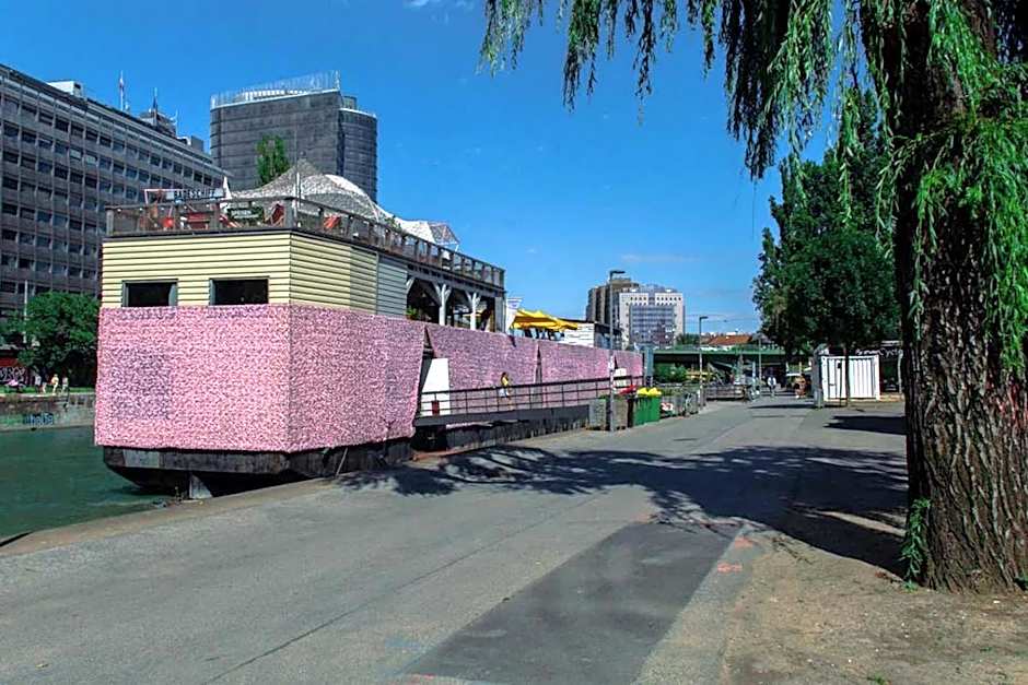 Grand Quarters City Residence