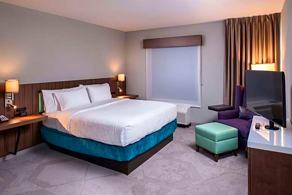 Photo 1 of 3 of 1 King Bed, City View